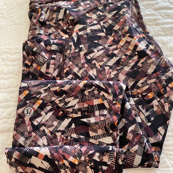 Lululemon 3/4 crop legging - Picture 2 of 3